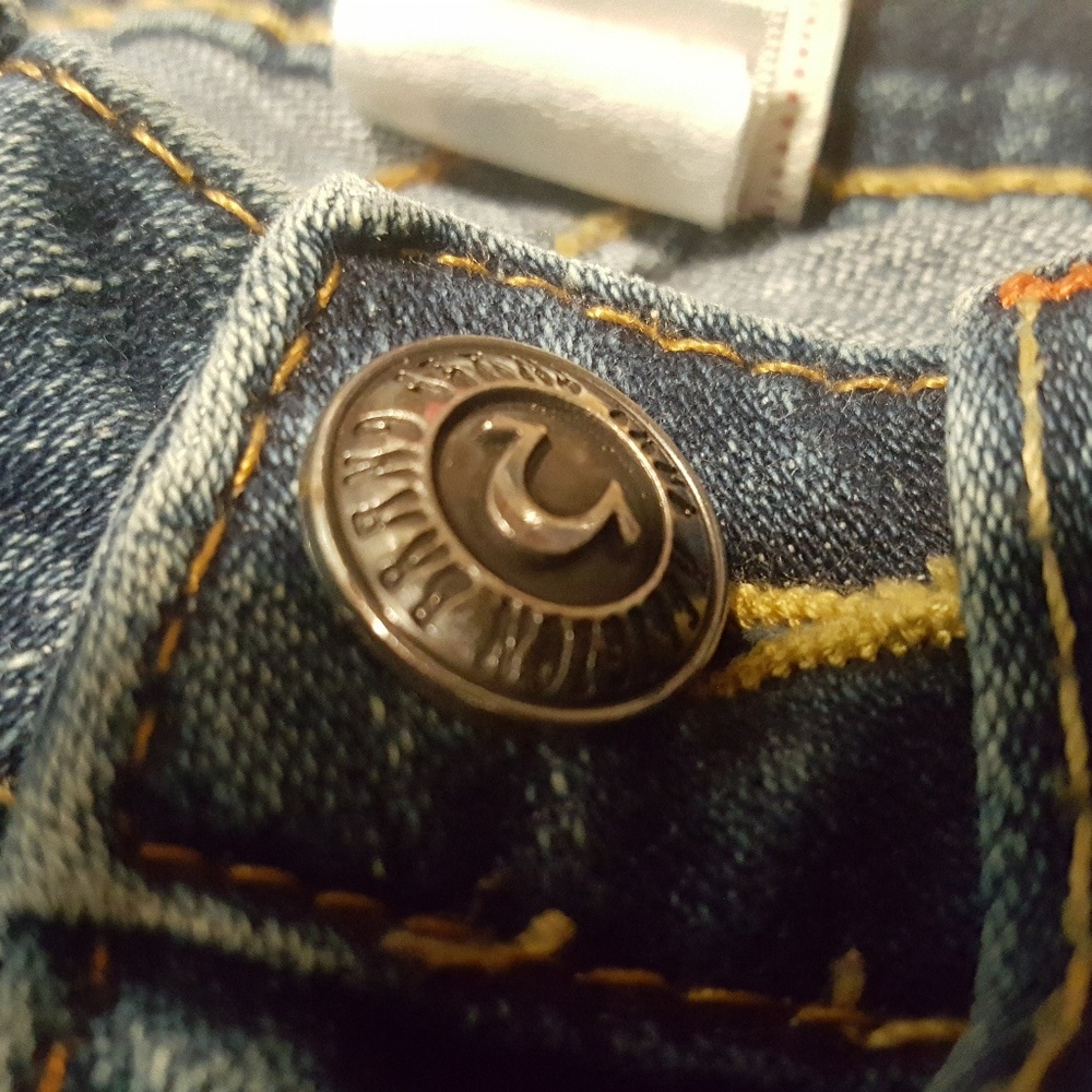 SOLD / NWOT / TRUE RELIGION cut off jean shorts